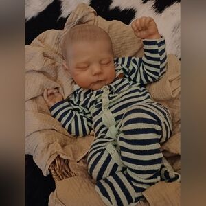 New  Realistic baby doll
